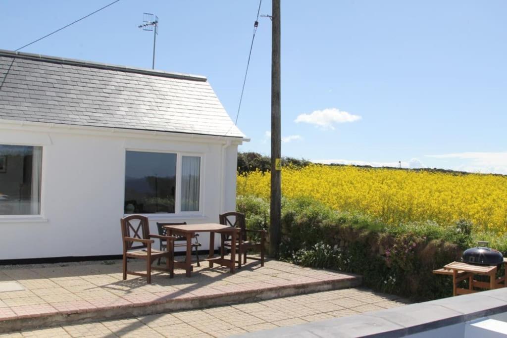 The Old Dairy, Land'S End, Sennen Lägenhet Exteriör bild